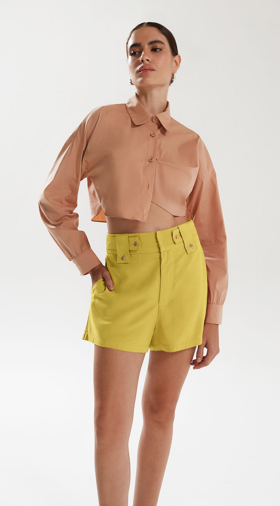 Shorts Iódice Reto Detalhe Cós Amarelo