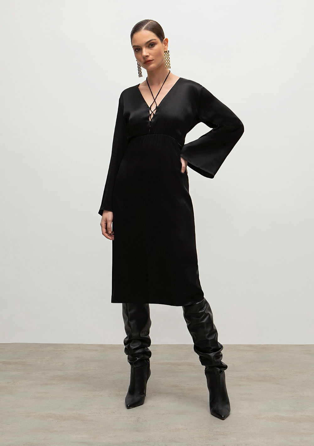 Vestido Iódice Midi Decote V Com Amarração Preto