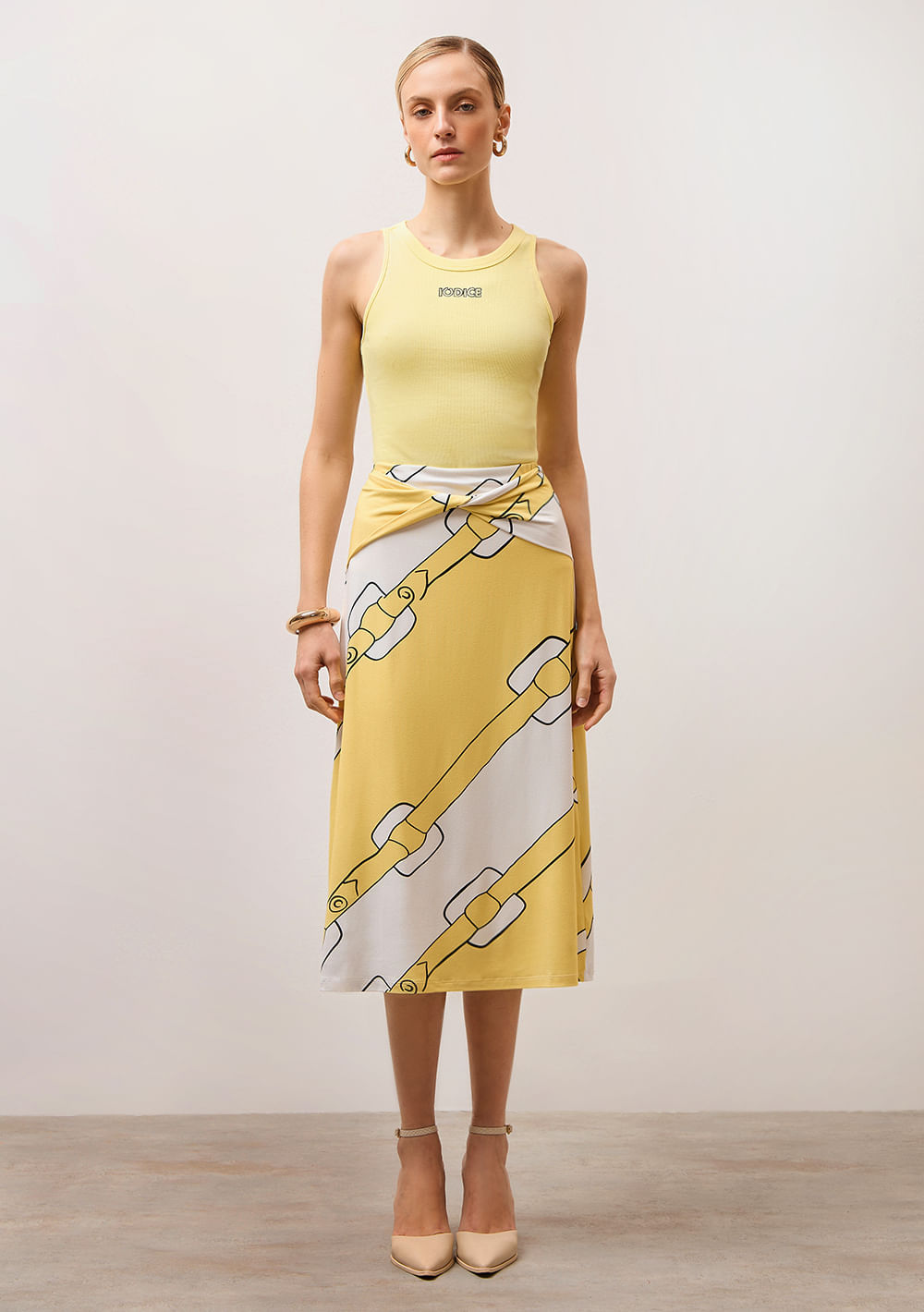 Regata Iódice Decote Redondo Bordada Amarelo