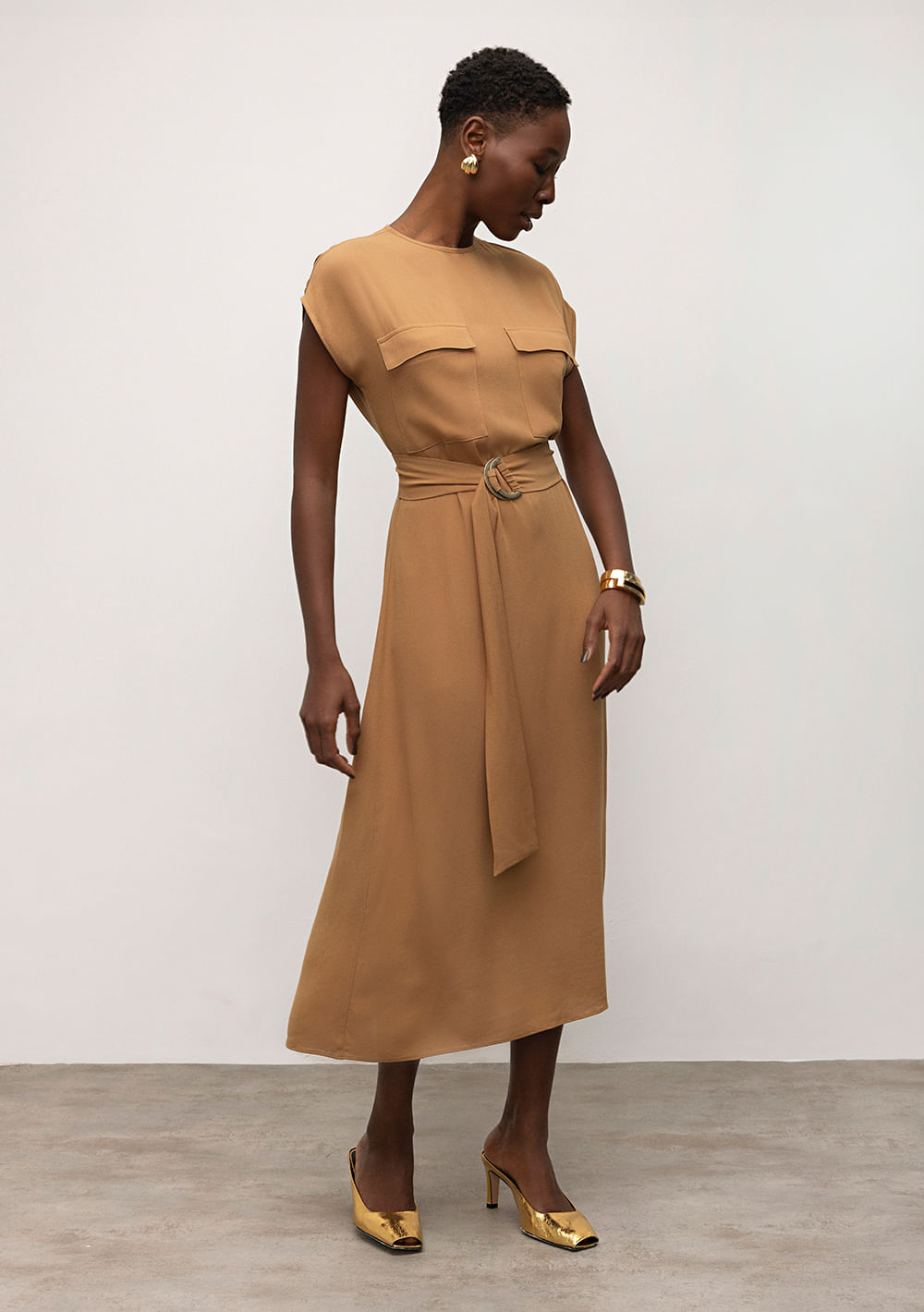 Vestido Iódice Midi Decote Redondo Com Bolso Marrom