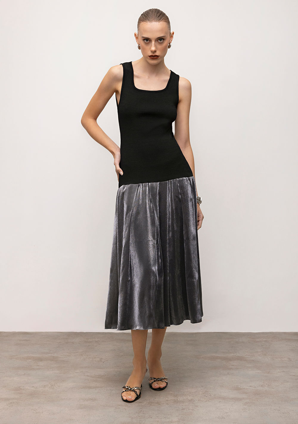 Vestido Iódice Midi Decote Quadrado Com Pregas Preto