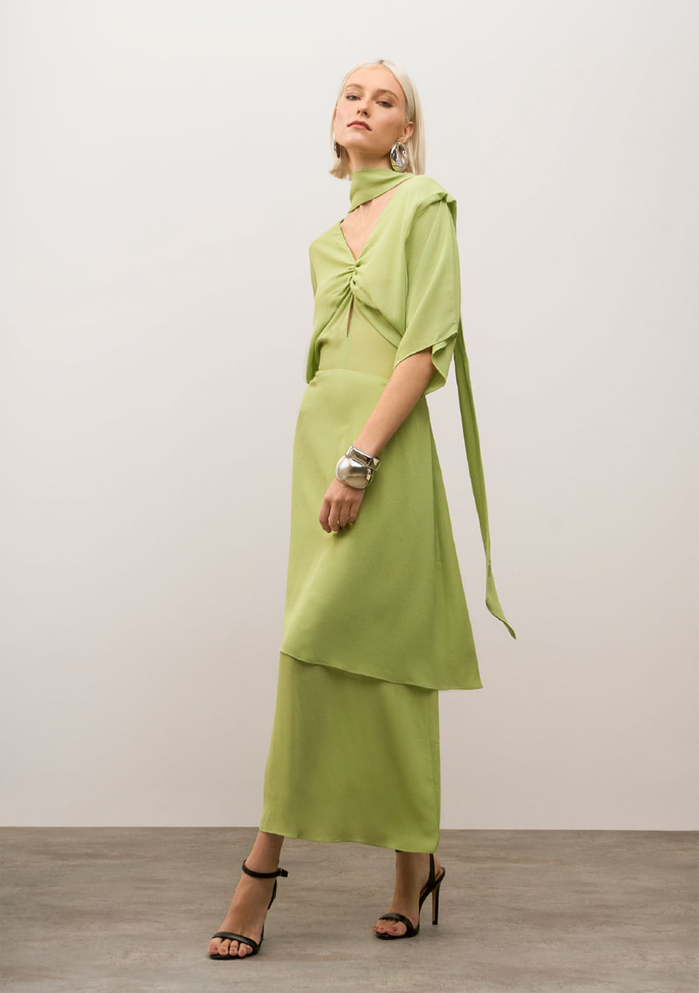 Vestido Iódice Solto Decote V Manga Longa Midi Verde