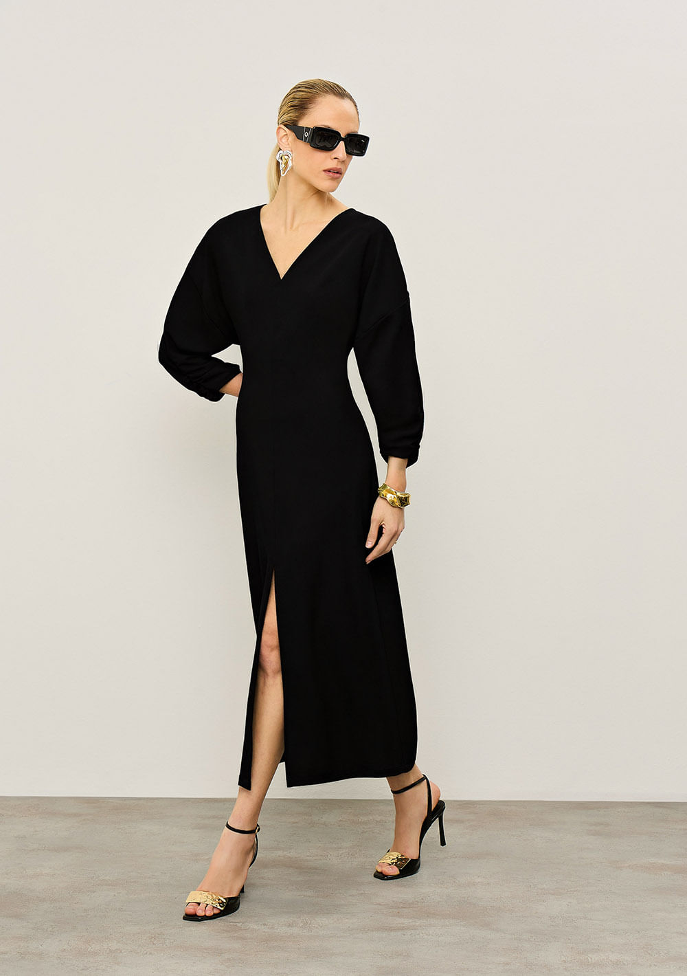 Vestido Iódice Solto Decote V Manga 3 Quartos Midi Preto