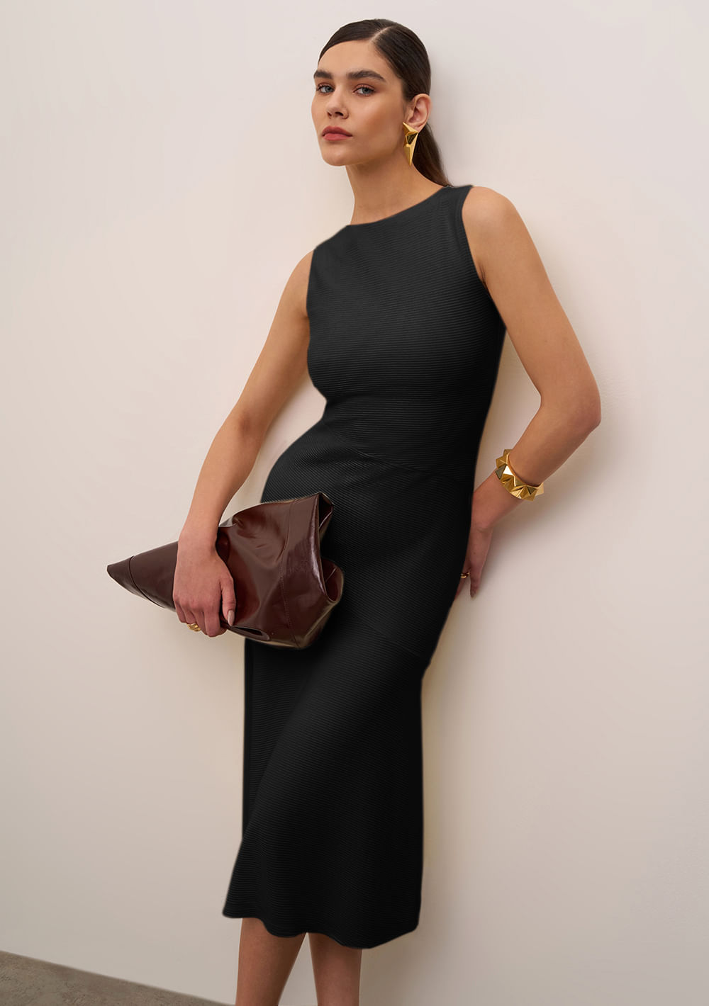 Vestido Iódice Ajustado Decote Careca Sem Manga Midi Preto