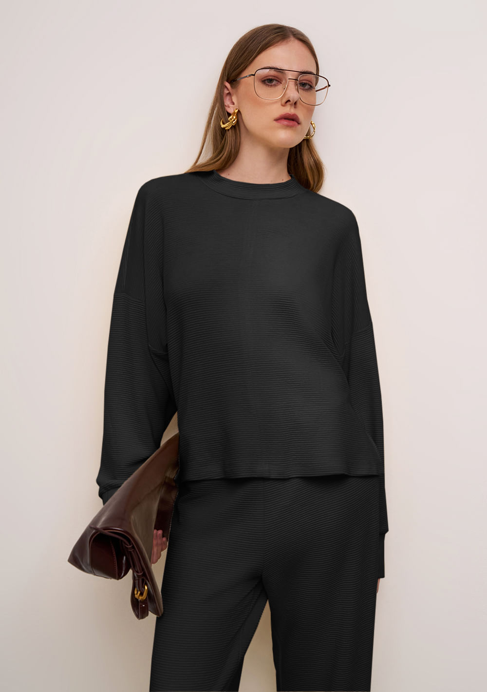 Blusa Iódice Solta Gola Alta Manga Longa Padrão Preto
