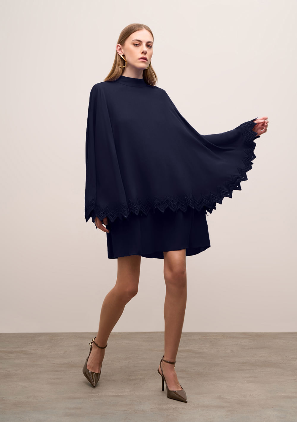 Vestido Iódice Solto Gola Alta Manga Longa Curto Azul