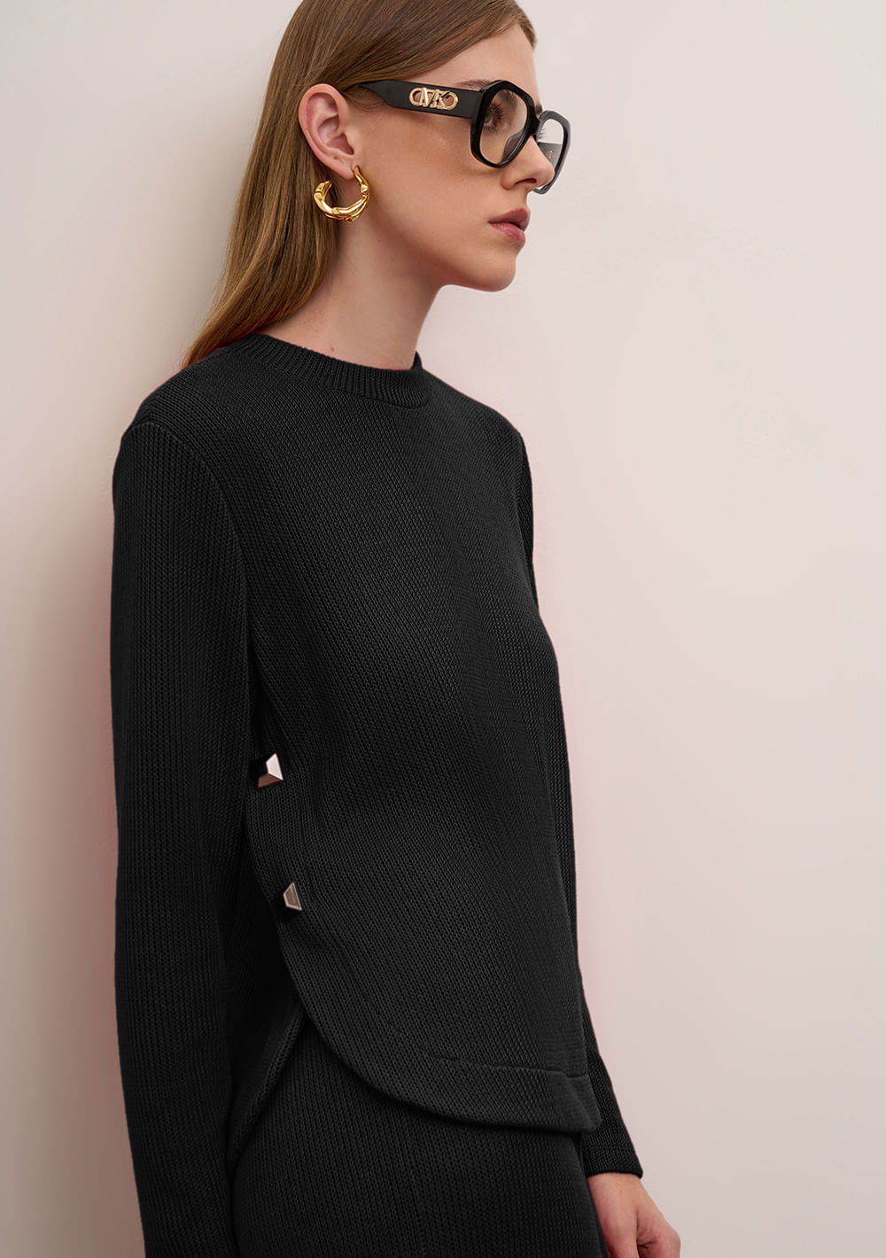 Blusa Iódice Solta Decote Careca Manga Longa Padrão Preto