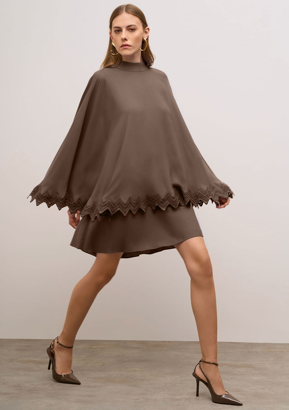 Vestido Iódice Solto Gola Alta Manga Longa Curto Verde