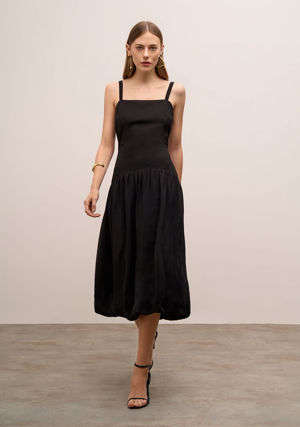 Vestido Iódice Solto Decote Reto Com Alça Midi Preto